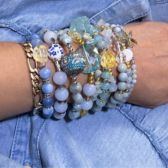 Aquamarine beaded bracelet/manifesting Tranquility and peace healing crystal - Picture 4 of 8